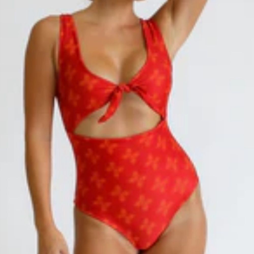 OF ONE SEA CUTOUT RED BREADFRUIT BANDANA SZ 7/8 “NWT IN PACKAGING‎ “